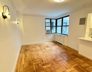 340 East 66th Street - Photo Thumbnail 5