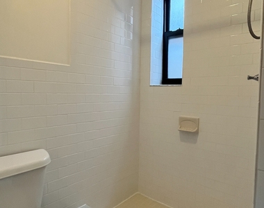 East 87th Street & 3rd Ave - Photo Thumbnail 5