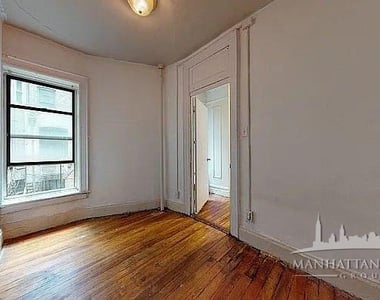 York Ave - Photo Thumbnail 4