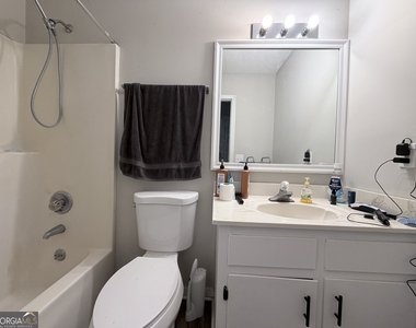 212 E Paces Drive - Photo Thumbnail 7