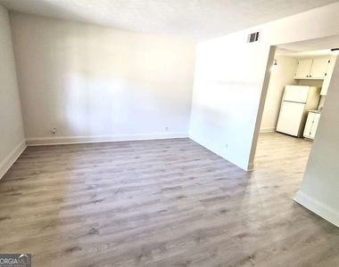 3360 Club Drive - Photo Thumbnail 4