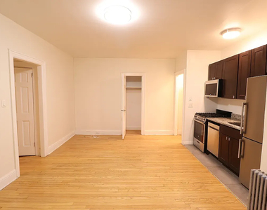 College Point Boulevard - Photo Thumbnail 4