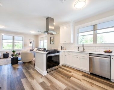 246 Main St - Photo Thumbnail 7