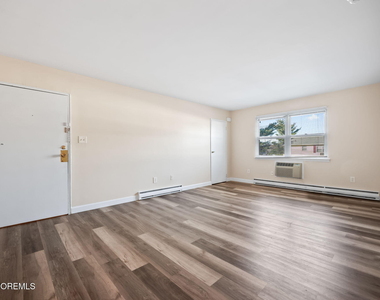 175 Buckelew Avenue - Photo Thumbnail 11