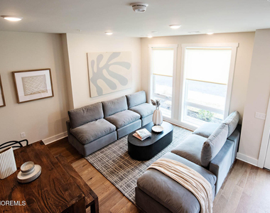 1403 Kingsley Street - Photo Thumbnail 9