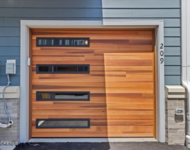 1403 Kingsley Street - Photo Thumbnail 3