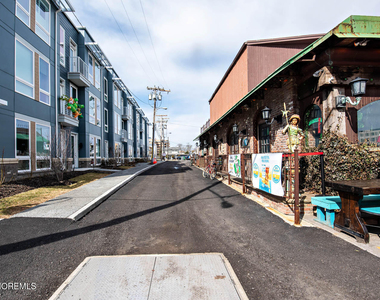 1403 Kingsley Street - Photo Thumbnail 6