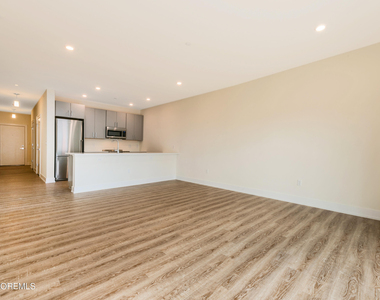 700 Bangs Avenue - Photo Thumbnail 5