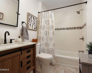 1015 Wedgewood Circle - Photo Thumbnail 13