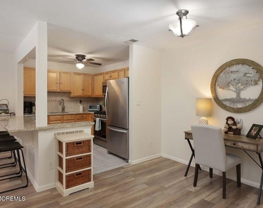 1015 Wedgewood Circle - Photo Thumbnail 9