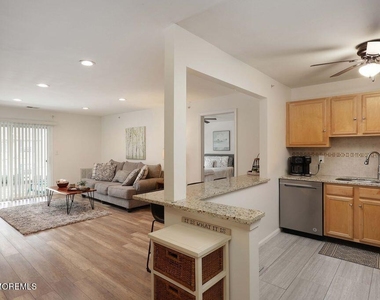 1015 Wedgewood Circle - Photo Thumbnail 5