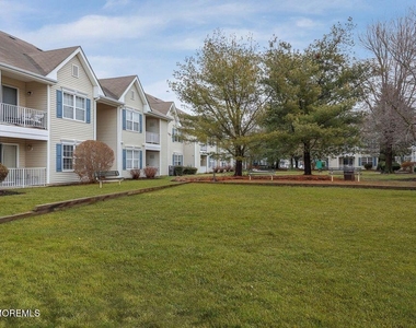 1015 Wedgewood Circle - Photo Thumbnail 2