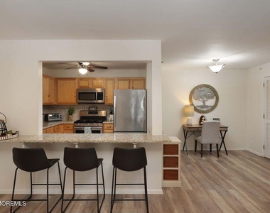1015 Wedgewood Circle - Photo Thumbnail 11