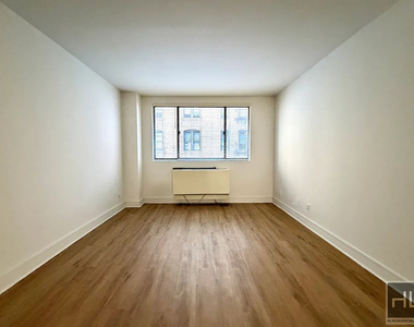 West 96th Street - Photo Thumbnail 1