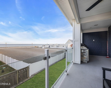 42 Marine Terrace - Photo Thumbnail 5