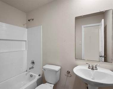2208 Sayle Street - Photo Thumbnail 15