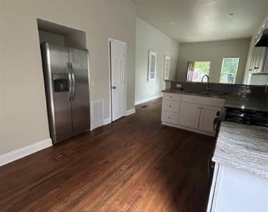 1123 Kings Highway - Photo Thumbnail 3