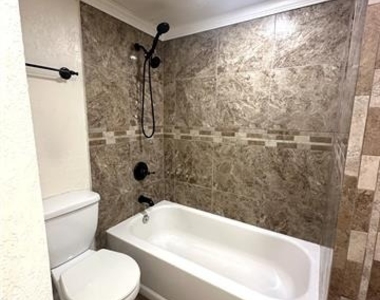 1600 Pecan Chase Circle - Photo Thumbnail 6