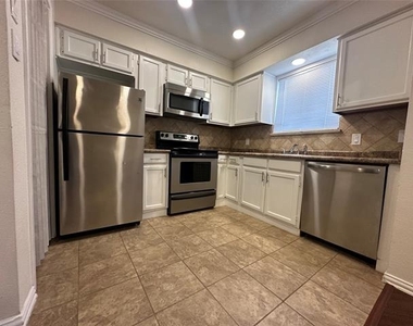 1600 Pecan Chase Circle - Photo Thumbnail 4