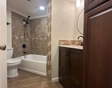 1600 Pecan Chase Circle - Photo Thumbnail 8
