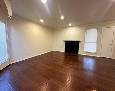 1600 Pecan Chase Circle - Photo Thumbnail 2