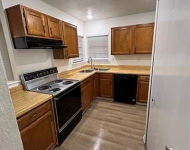 3045 Navarro Lane - Photo Thumbnail 6