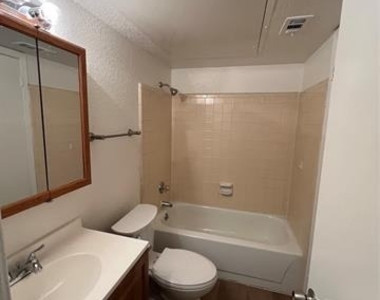 3045 Navarro Lane - Photo Thumbnail 11