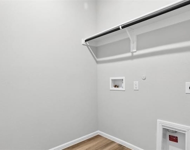 736 Portina Drive - Photo Thumbnail 29
