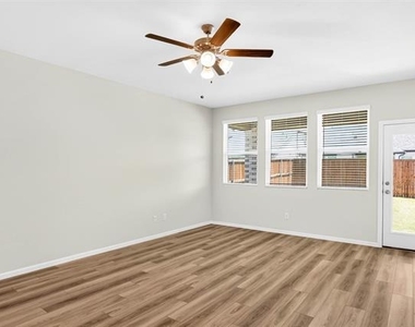 736 Portina Drive - Photo Thumbnail 7