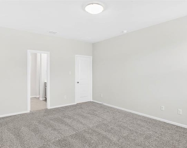 736 Portina Drive - Photo Thumbnail 9