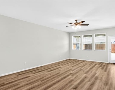 736 Portina Drive - Photo Thumbnail 5