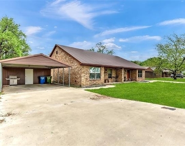 502 E Hughes Street - Photo Thumbnail 2