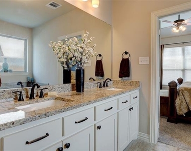 207 Michael Drive - Photo Thumbnail 15