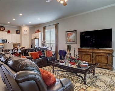 207 Michael Drive - Photo Thumbnail 5
