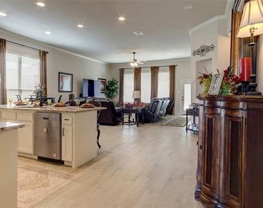 207 Michael Drive - Photo Thumbnail 11