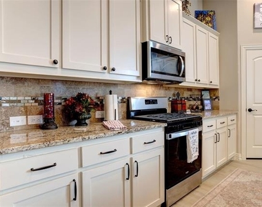 207 Michael Drive - Photo Thumbnail 9