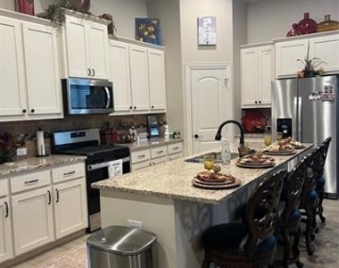 207 Michael Drive - Photo Thumbnail 2