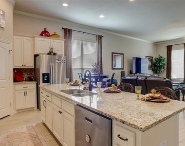 207 Michael Drive - Photo Thumbnail 10