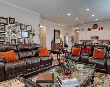 207 Michael Drive - Photo Thumbnail 6