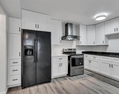 3024 Carnation Avenue - Photo Thumbnail 16