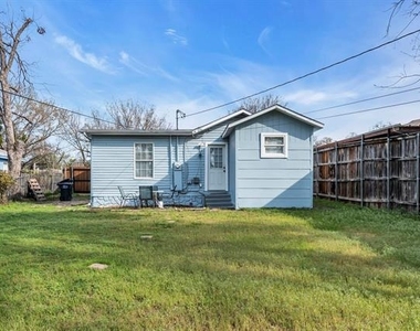3024 Carnation Avenue - Photo Thumbnail 4