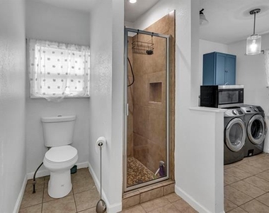 3024 Carnation Avenue - Photo Thumbnail 8