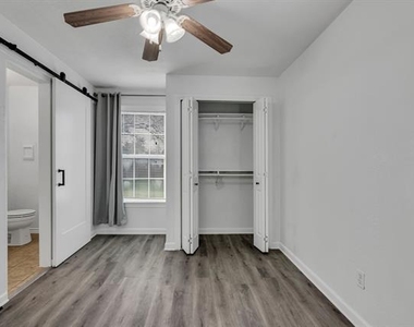 3024 Carnation Avenue - Photo Thumbnail 13
