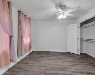 3024 Carnation Avenue - Photo Thumbnail 10