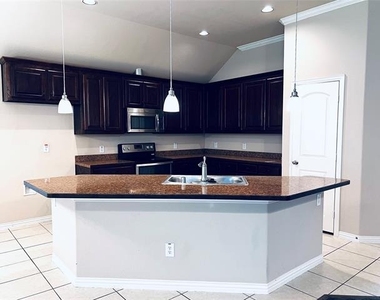 217 Creekwood Drive - Photo Thumbnail 6