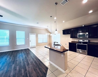217 Creekwood Drive - Photo Thumbnail 2