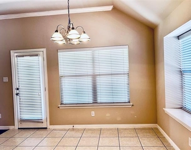 217 Creekwood Drive - Photo Thumbnail 12