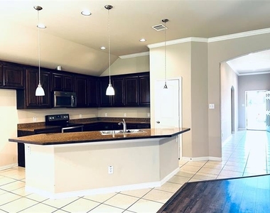 217 Creekwood Drive - Photo Thumbnail 4
