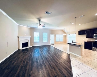 217 Creekwood Drive - Photo Thumbnail 9