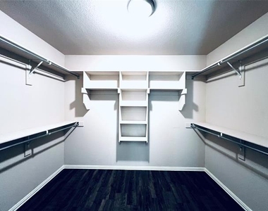217 Creekwood Drive - Photo Thumbnail 18